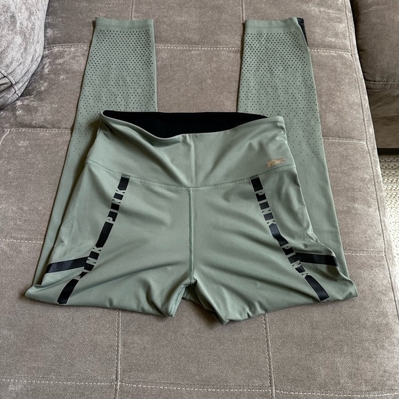 PINK Victoria's Secret Green Leggings with Black Accents - Picture 5 of 8